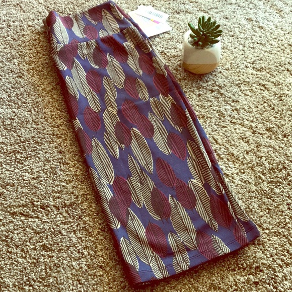 LuLaRoe Dresses & Skirts - NWT! LuLaRoe leaf 🍃 🍂 print pencil style skirt